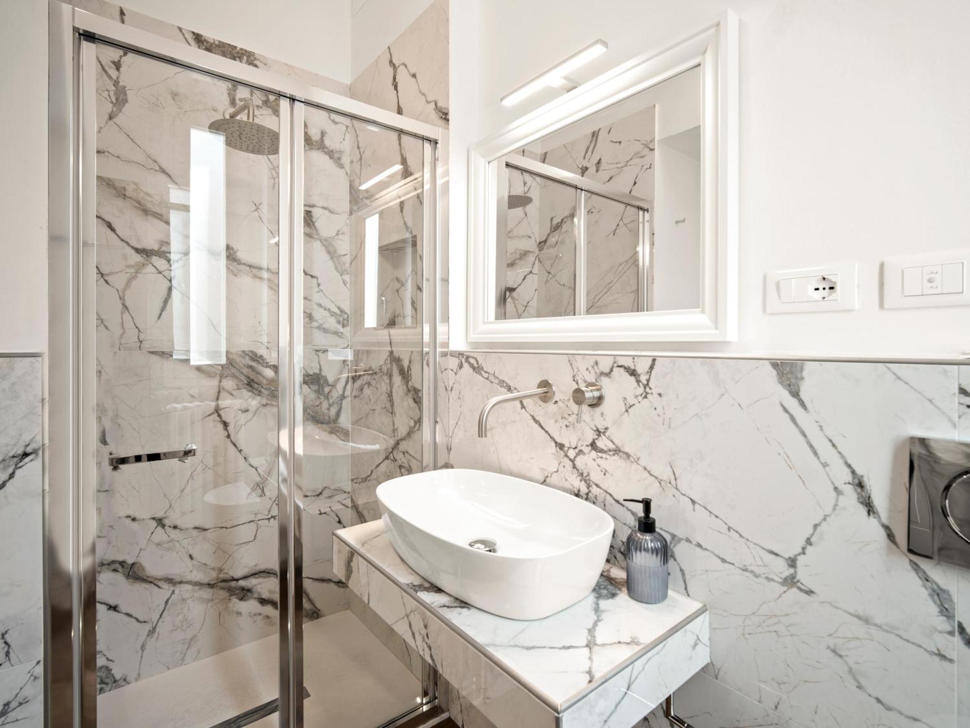 Four Season's Luxury 300 Mt From Duomo *